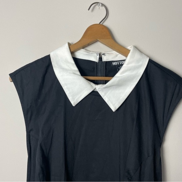 [Hot Topic] Women's Black & White Pin Up Wednesday Adams Fit & Flare Dress - Picture 2 of 8